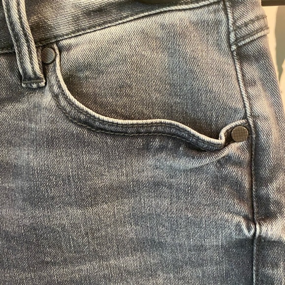 NWOT Cabi High Skinny Jeans Vapor Wash Distressed Womens Size 6 - Picture 6 of 8